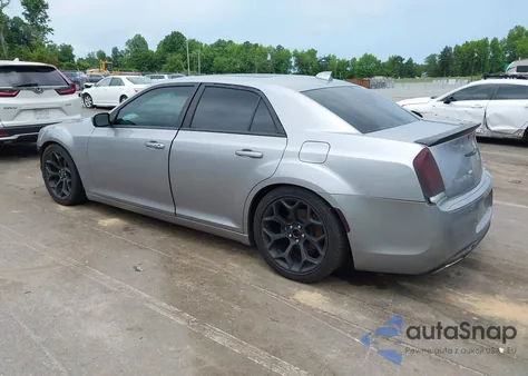 2018 Chrysler 300 300S z USA, uszkodzony, nr VIN 2C3CCABG4JH264070